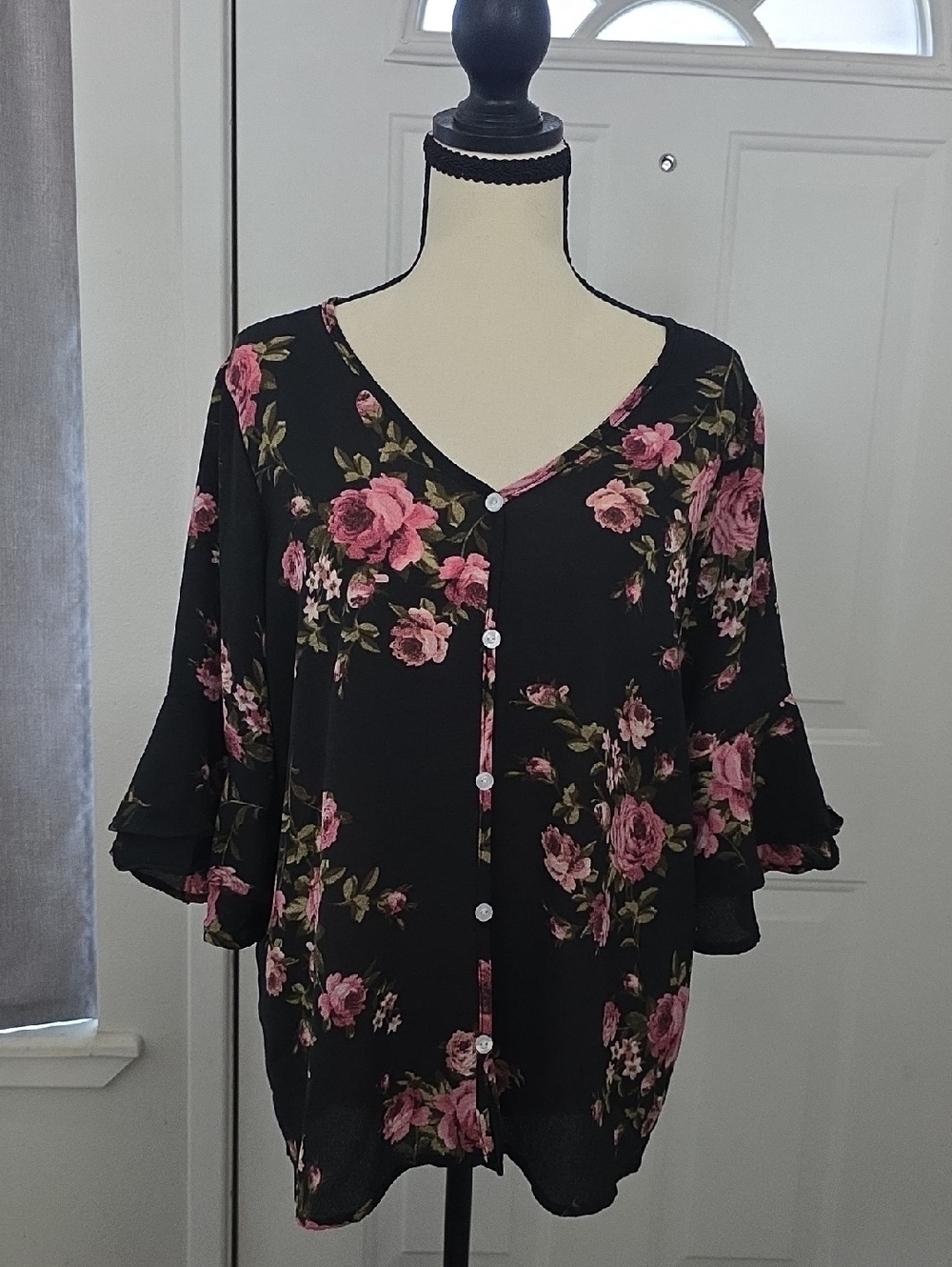 NWT Chris & Carol Black Pink Rose Floral Button-Front V-Neck Blouse Size Medium